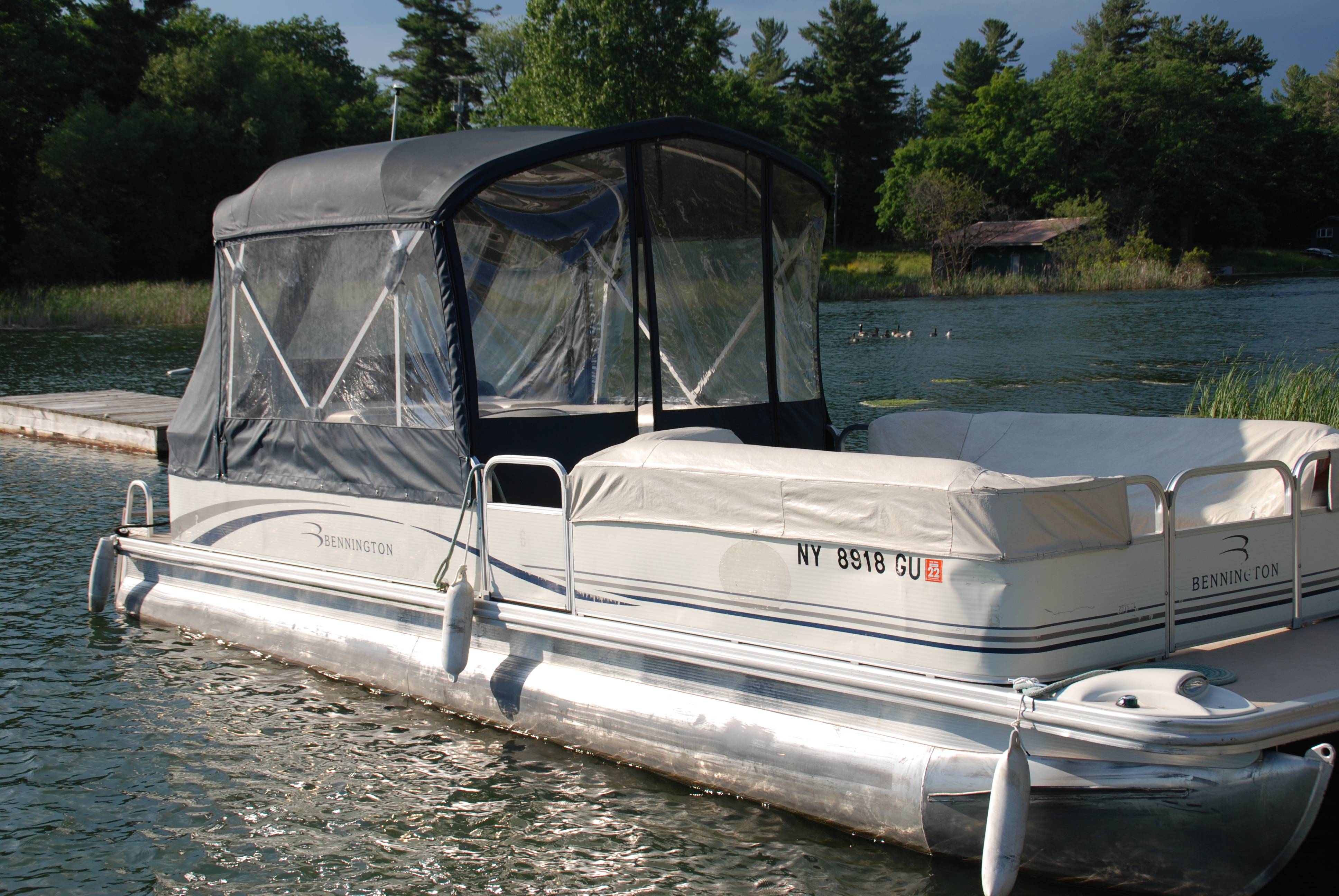26' Bennington Pontoon for rent