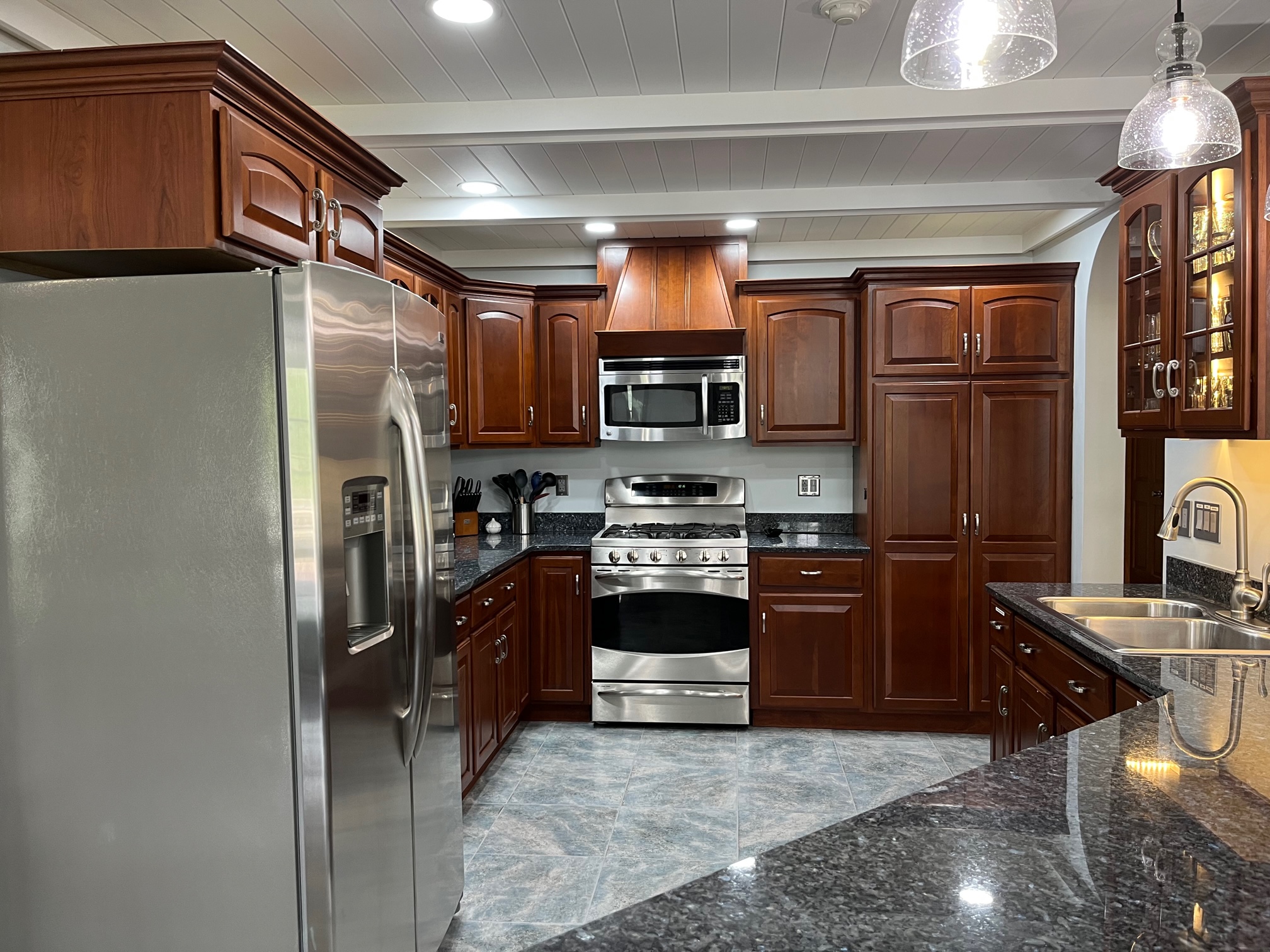 Kitchen with stainless steel appliances 